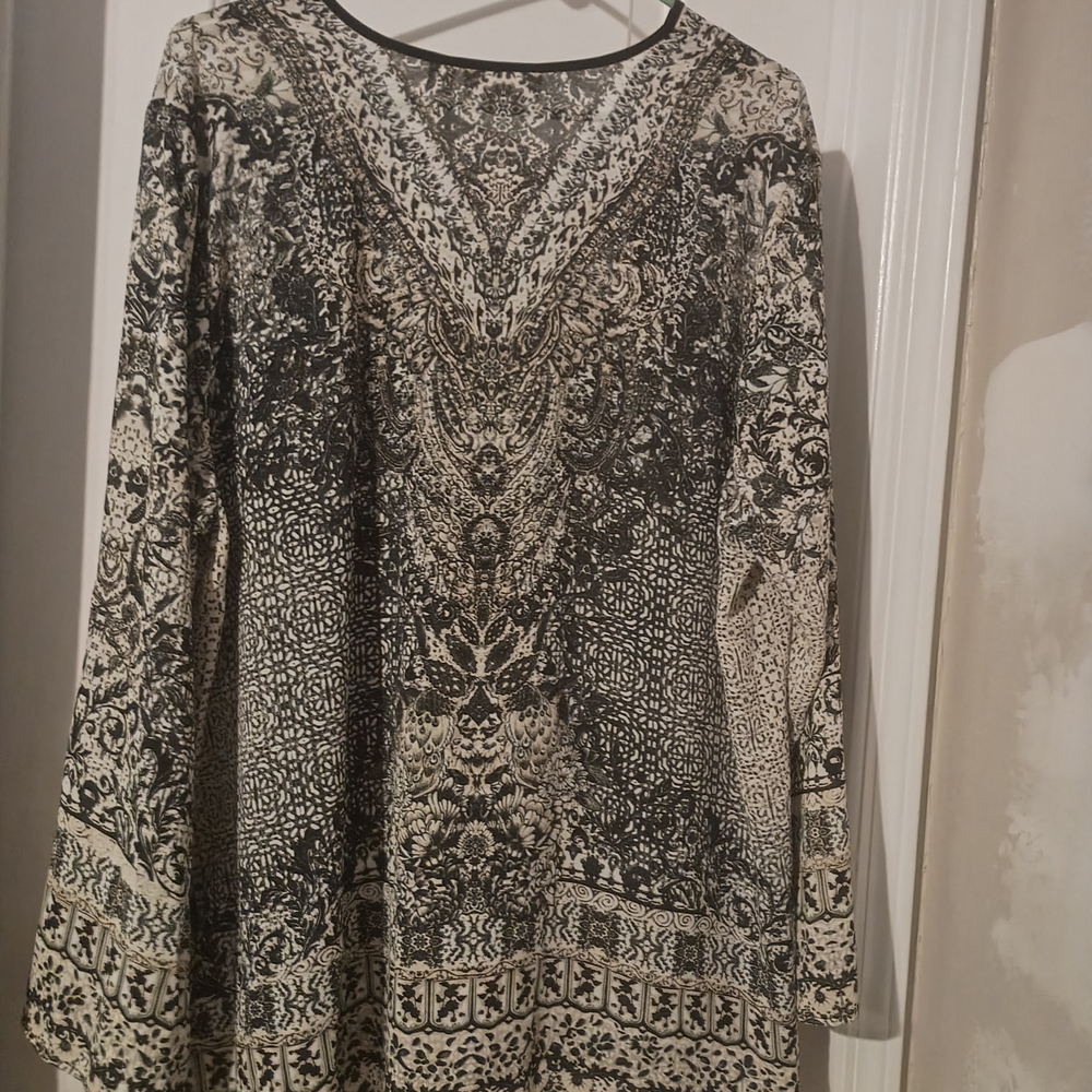 Belle by Kim Gravel Black and Cream Blouse